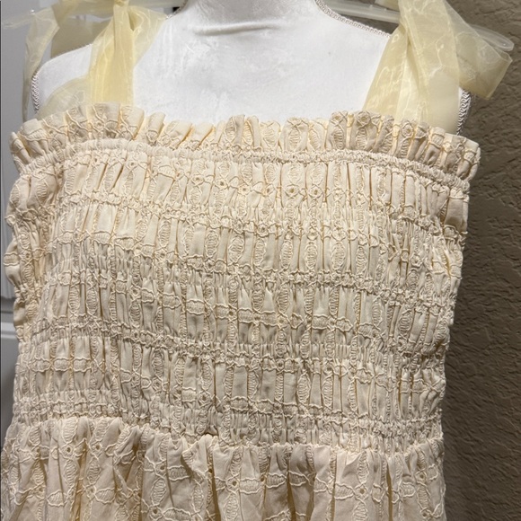 NWT Lovelo Cream Textured Fabric SZ LG pit2pit 16” w/stretch ruffled, flared - Picture 2 of 6